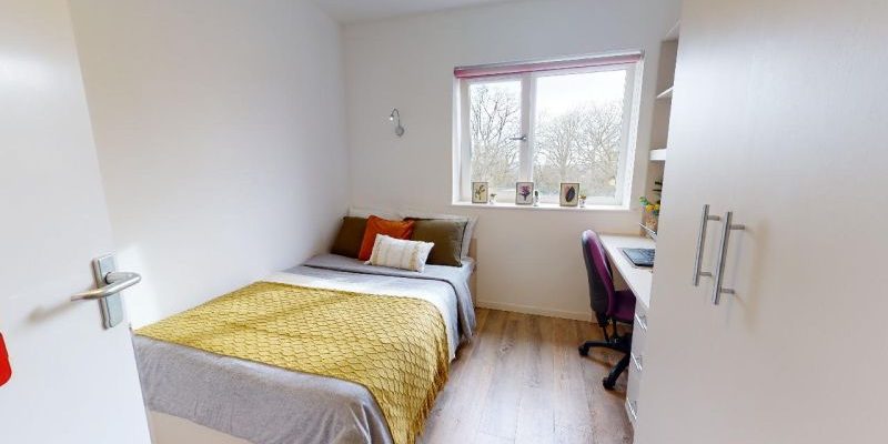 iQ-Student-Accommodation-Egham-The-Pad-Bedrooms-Standard_En_Suite(6)