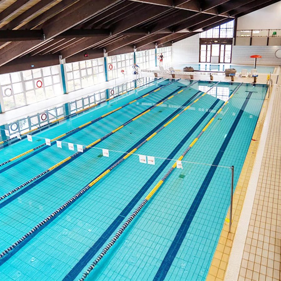 Una piscina rinnovata a due passi dall'hotel